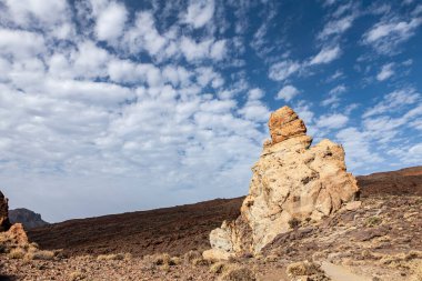 Kaya oluşumu ve dalgalı volkan