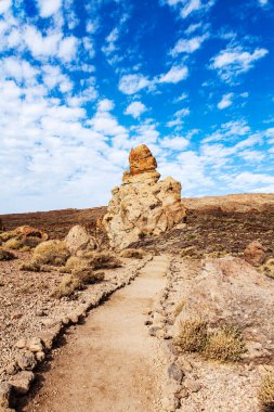 Kaya oluşumu ve dalgalı volkan