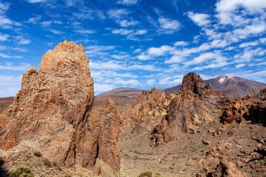 Kaya oluşumu ve dalgalı volkan