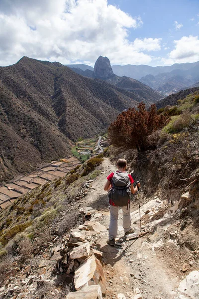 Gomera Adasında Yürüyüş Yapan Bir Kadın — Stok fotoğraf