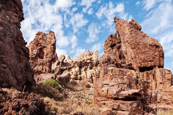 Kaya oluşumu ve dalgalı volkan