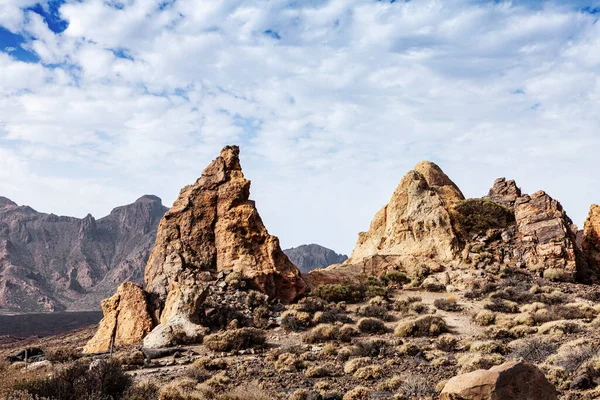 Kaya oluşumu ve dalgalı volkan