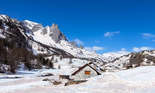 Cabanas Nos Alpes Franceses — Fotografia de Stock