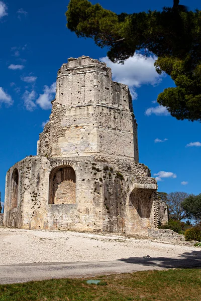 Typischer Römischer Turm Nimes — Stockfoto