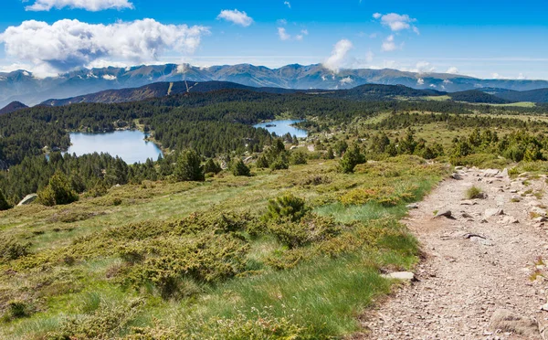 Pyrenean Aralığında Göl — Stok fotoğraf