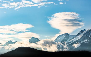 Alp aralığında bulut düzeni