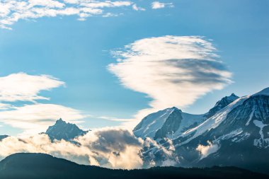 Alp aralığında bulut düzeni