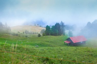 Fransız Alplerinde bir kulübe.