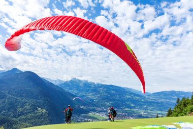 paraglider kalkışı