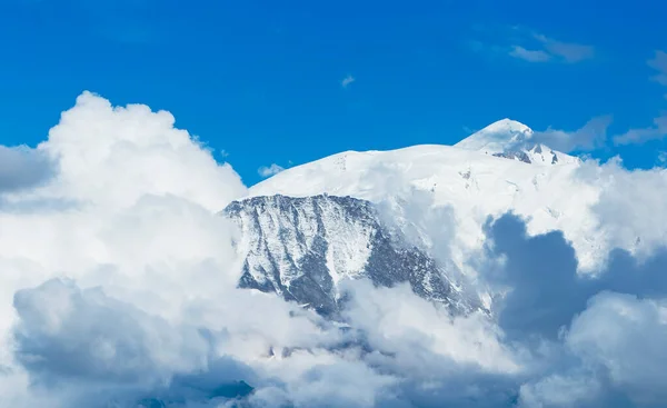 阿尔卑斯山与蒙脱石的范围 — 图库照片