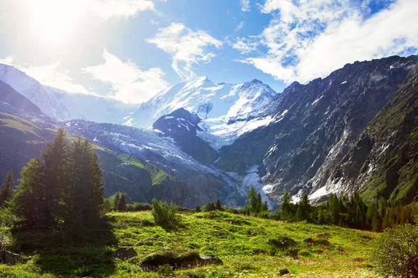 Alpler Zirvesi Bulutlar — Stok fotoğraf