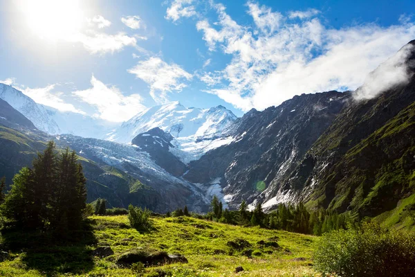 Alp Aralığında Bulut Düzeni — Stok fotoğraf