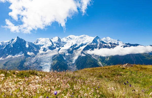 Mont Blanc范围视图 — 图库照片