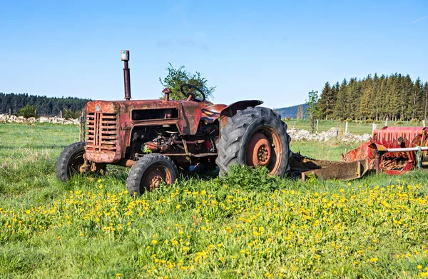 Tracteur Rouillé Très Vieux — Photo