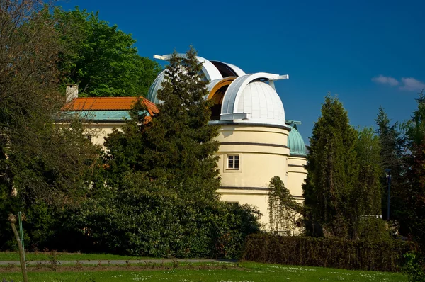 Obserwatorium na wzgórzu petrin. — Zdjęcie stockowe