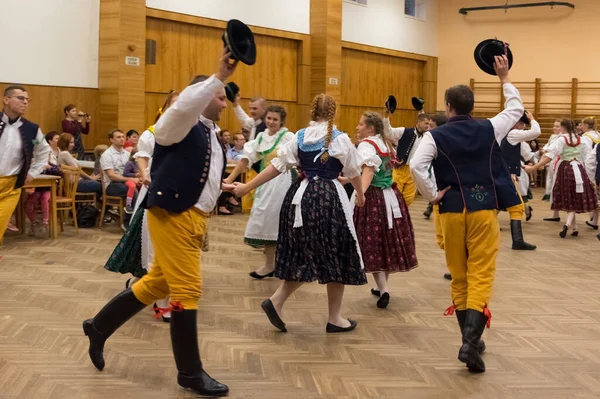 Festen Folkfest Traditionella Dräkter Med Sånger Och Danser Datum 2021 — Stockfoto