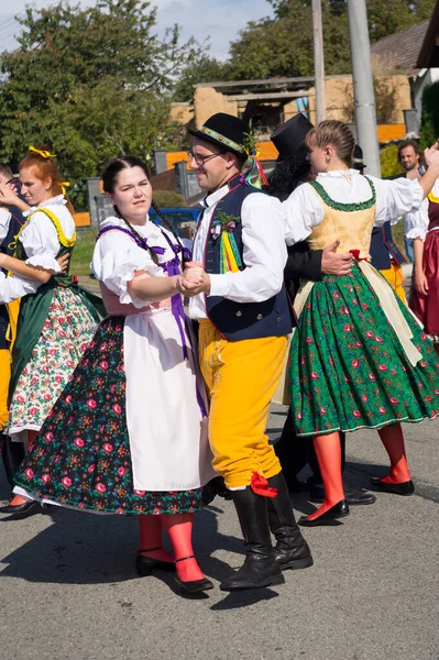 Uczta Festiwal Folklorystyczny Tradycyjnych Strojach Piosenkami Tańcami Data 2021 Wieś — Zdjęcie stockowe