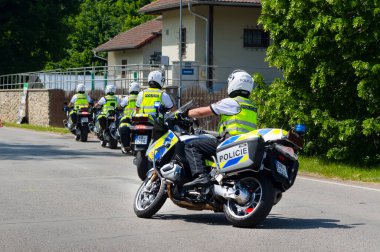 Bir saniye bile yeme. Motosikletliler için önleyici güvenlik etkinlikleri. 2004 Haziran 2022 tarihli buluşma yeri Sloup, Güney Moravya, Çek Cumhuriyeti. Bu etkinliğe trafik polisi, itfaiyeciler ve sağlık görevlileri katılsın.