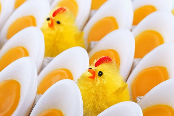 Easter Chicken, candles that look like eggs — Stock Photo, Image