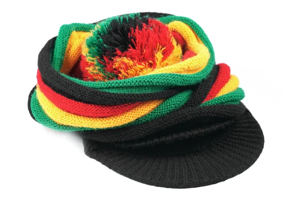 Chapeau rastafari isolé sur fond blanc — Photo