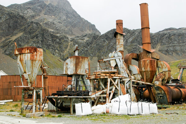 Руины старой фабрики
