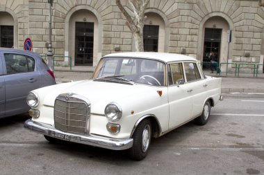 Mercedes-benz modeli w110 60s dan