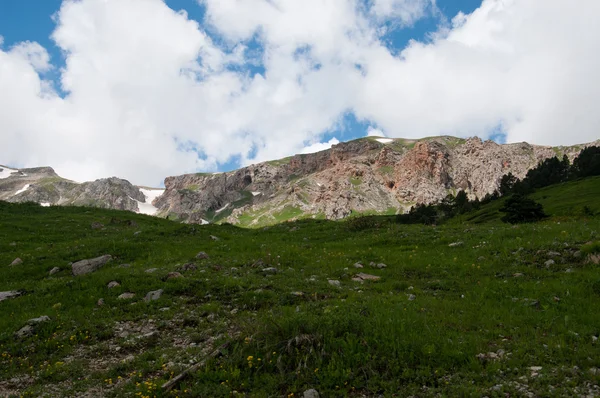 Het prachtige berglandschap van de Kaukasus aard reserveren — Stockfoto