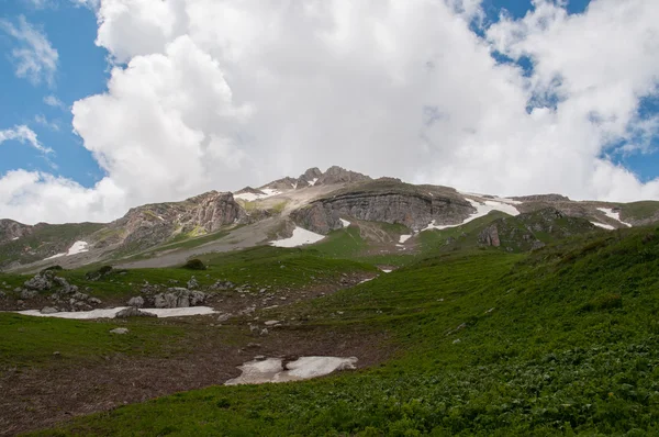 El magnífico paisaje montañoso de la Reserva Natural del Cáucaso — Foto de Stock