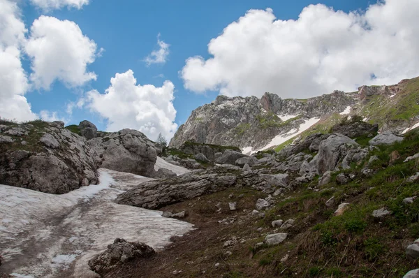 Det magnifika bergslandskapet i Kaukasus natur reserv — Stockfoto