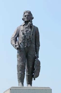 savaş zamanı heykeli.