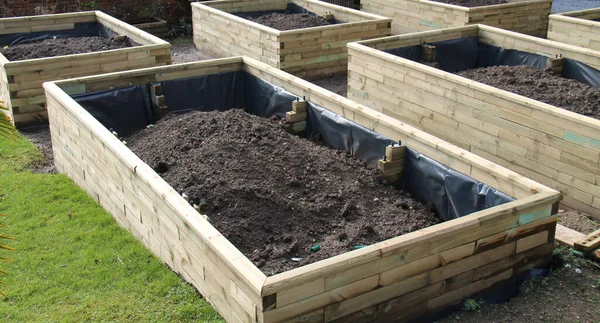 Der Bau Einiger Hölzerner Gartenhochbeete — Stockfoto