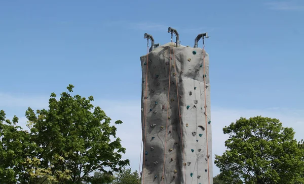 Die Seile Und Halterungen Einer Künstlichen Kletterwand — Stockfoto