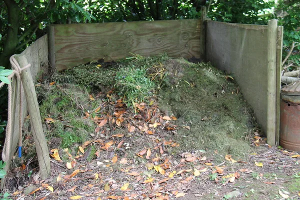 Een Tuin Drie Sided Open Vegetation Compost Stapel — Stockfoto