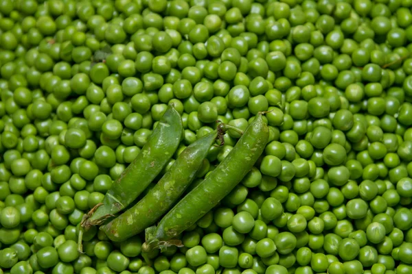 有機新鮮なエンドウ豆テクスチャのクローズ アップの詳細 — ストック写真