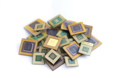 Beyaz arka plan üzerinde izole cpu işlemci yığını