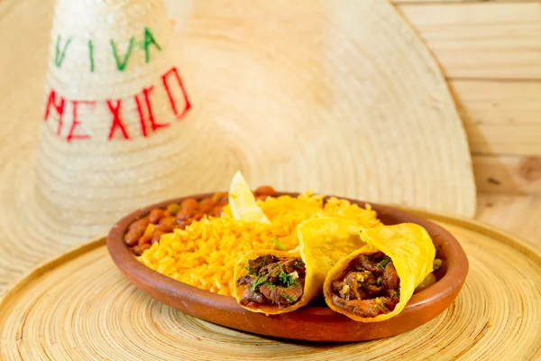 Alimentation traditionnelle mexicaine fajitas boeuf — Photo