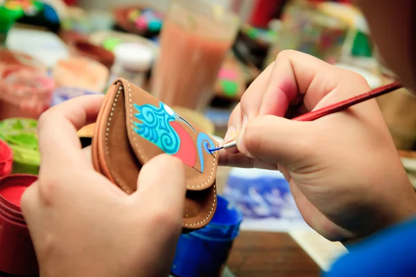 Hand painting a purse with paintbrush — Stock Photo, Image