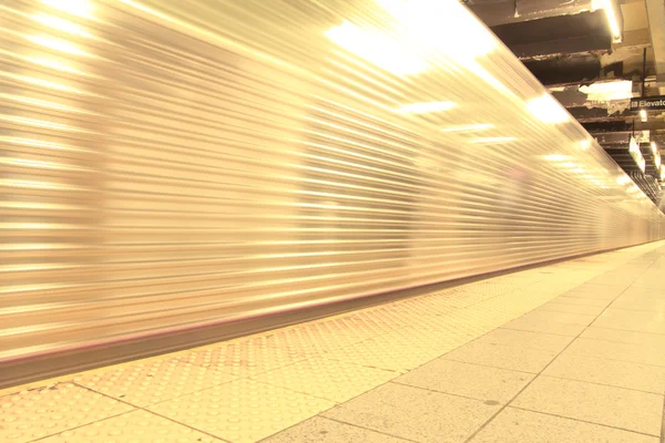 Newyorské metro, dlouhé expozice, barva tónovaný — Stock fotografie