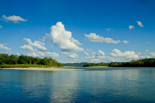 Refleksje z amazon river, Ekwador — Zdjęcie stockowe