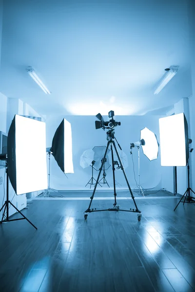 Foto de um estúdio de fotografia e vídeo vazio . — Fotografia de Stock