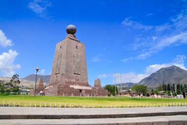 mitad del mundo ya da Ekvator dünyanın merkezi.