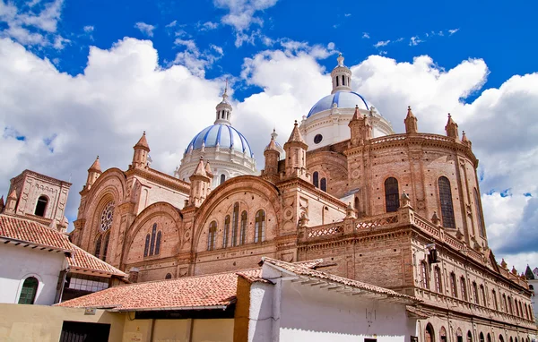 Nueva catedral en Cuenca con cielo azul — Foto de Stock