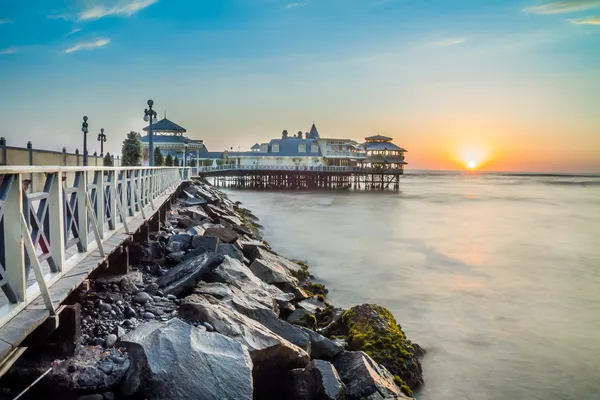 Ліма, Перу, панорамний пляж заходу сонця — стокове фото