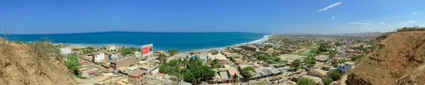 Playa de Mancora y vista panorámica de la ciudad, Perú — Foto de Stock