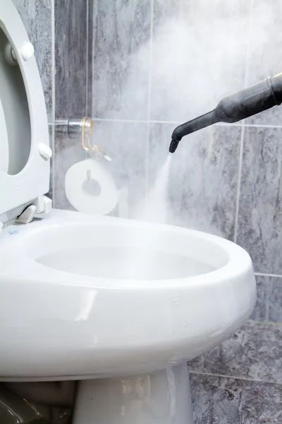 Cleaning a toilet with steam — Stock Photo, Image