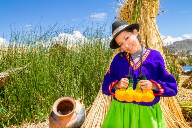 kadın uros, peru, geleneksel giyim