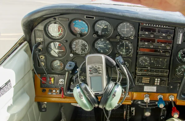 Cockpit di un piccolo aereo commerciale — Foto Stock