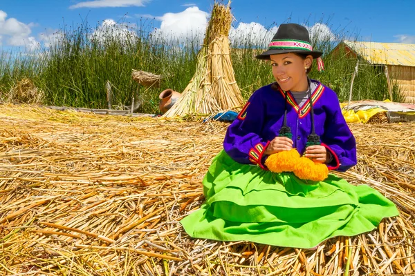 Femme latine en habits nationaux. Pérou. s. america — Photo