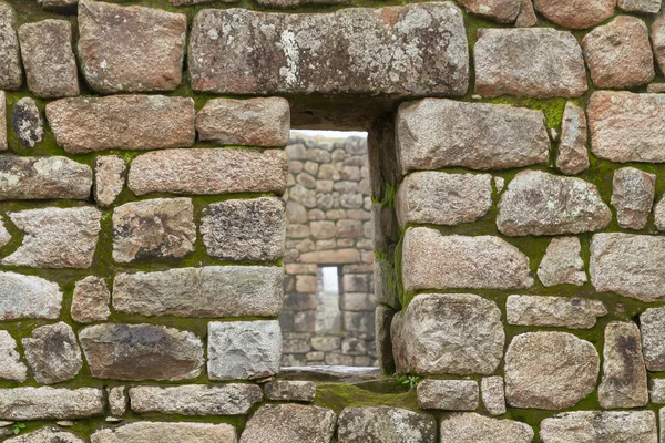 Finestra Inca in un muro di pietra — Foto Stock