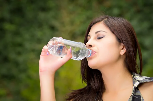 Portrait of woman drinking water outdoor — Stock Photo, Image